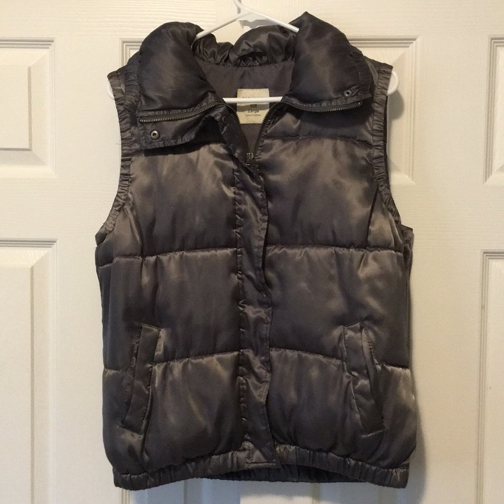 Old Navy Puffer Vest grey silver